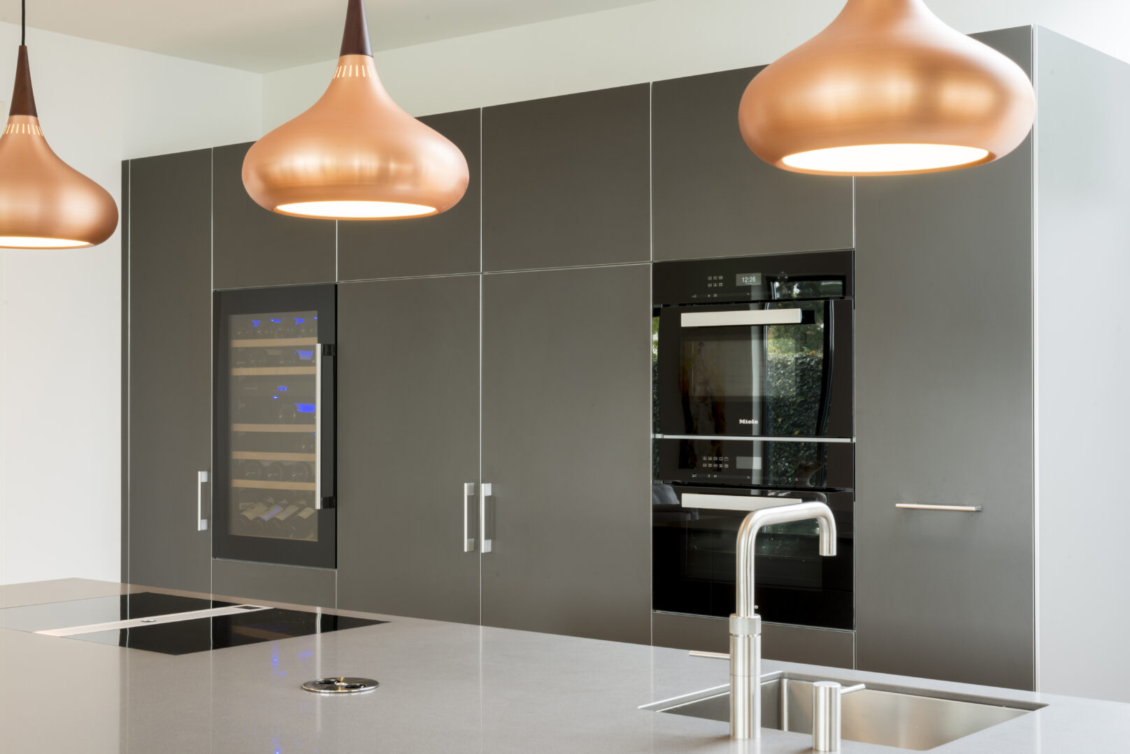 luxe Bulthaup b3 eiland met zitbar, Bora en wijnkast, foto 3