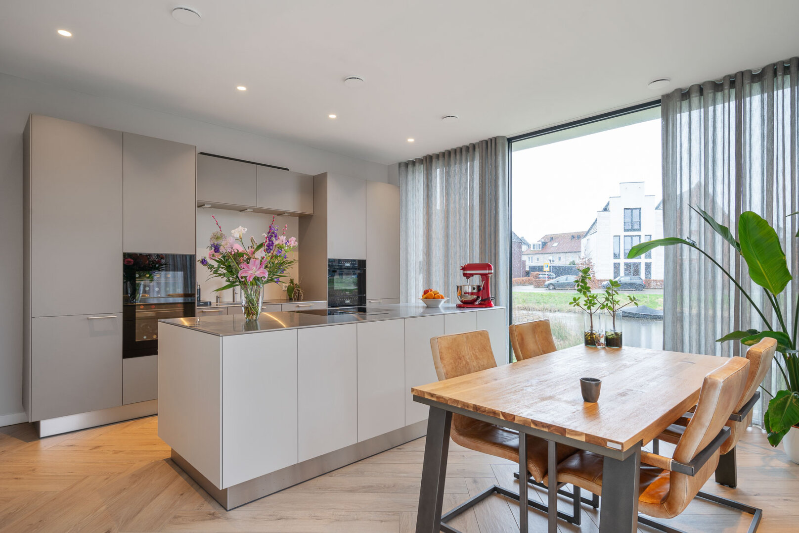 luxe bulthaup greeploze keuken met kiezel, flint en rvs blad, foto 3
