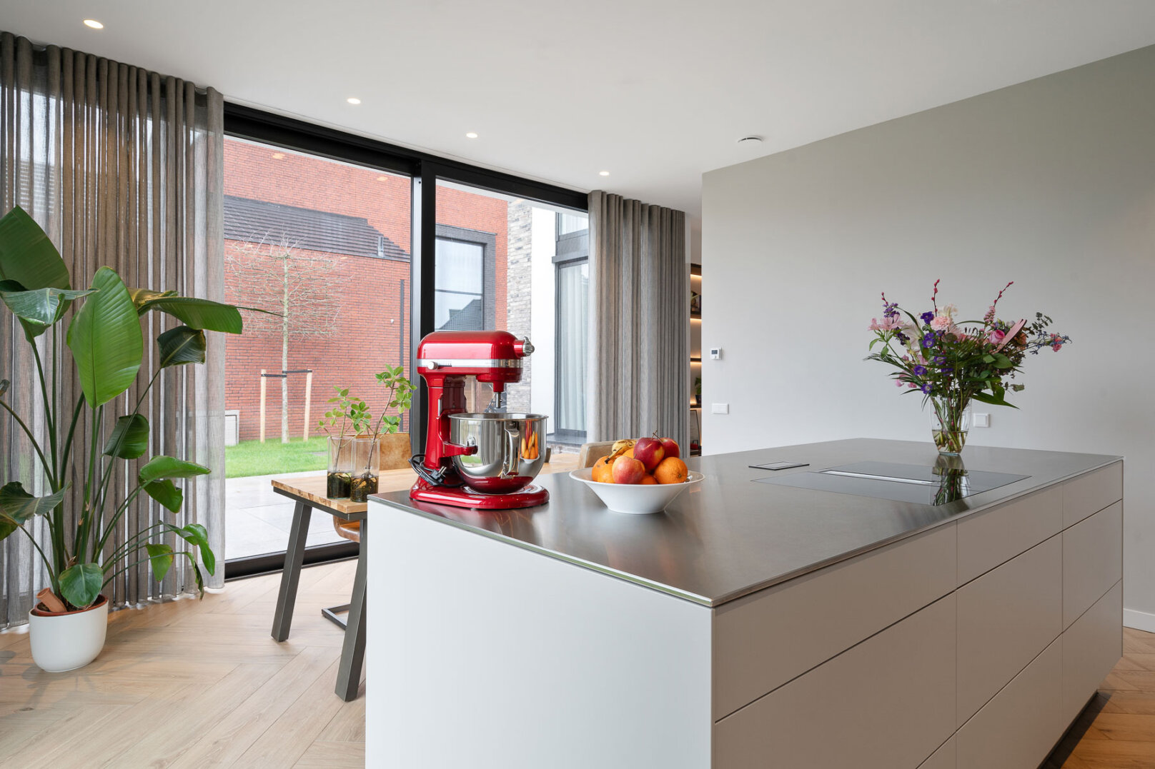 luxe bulthaup greeploze keuken met kiezel, flint en rvs blad, foto 2