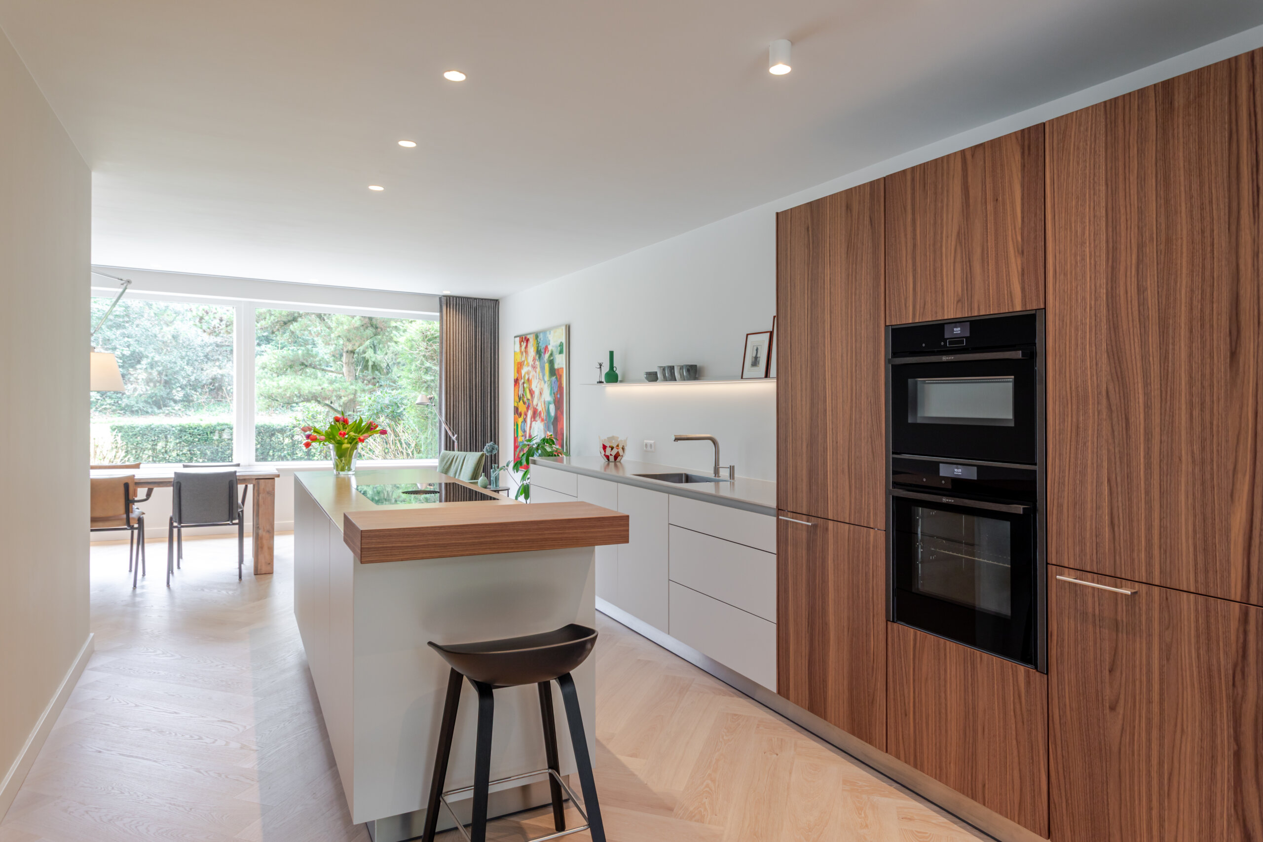 exclusieve bulthaup b3 in kiezel met noten fineer hogekast en noten bar, foto 2