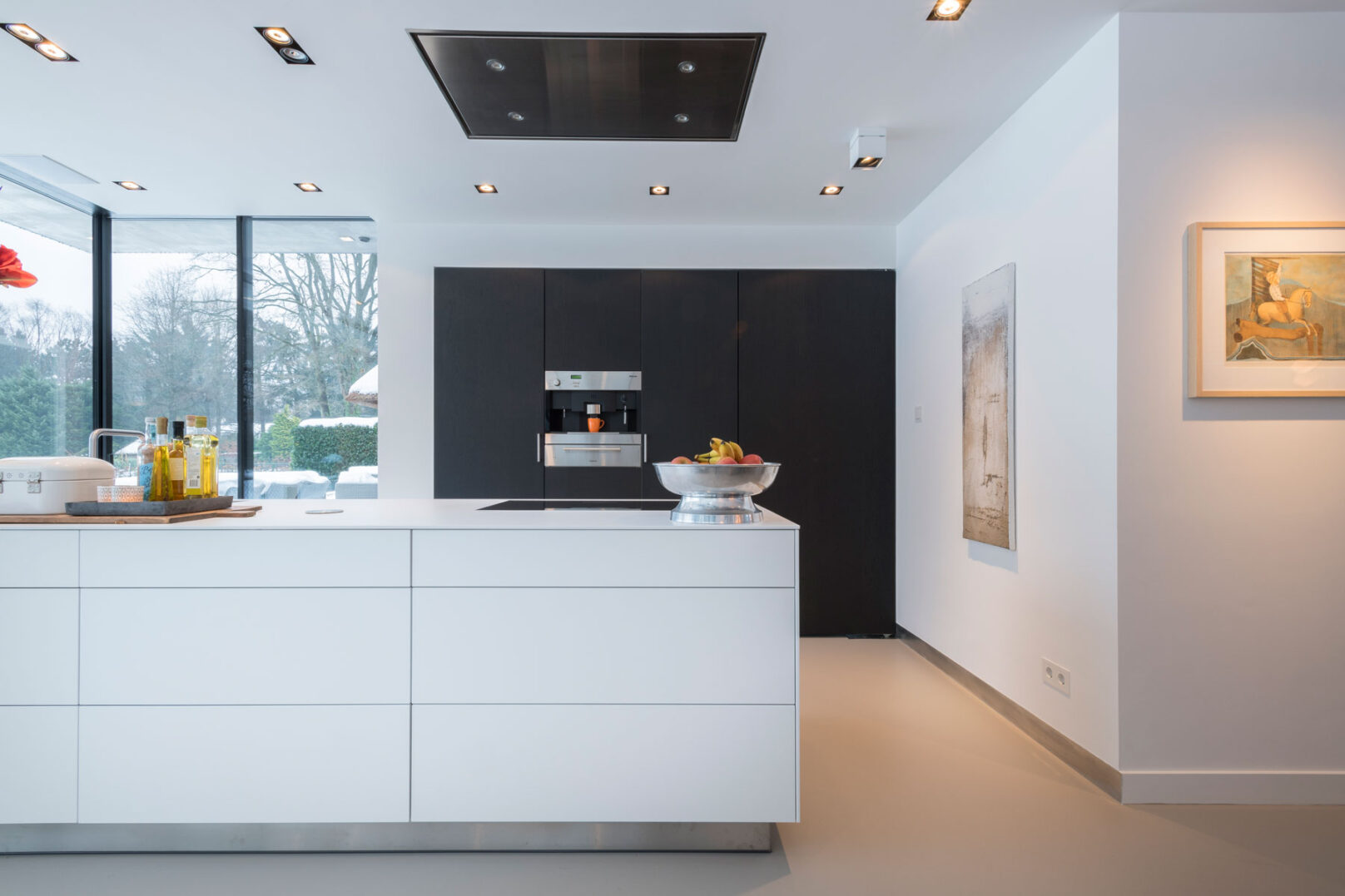 exclusieve keuken met hoek zitbar en hogekasten in zwart eiken, foto 5