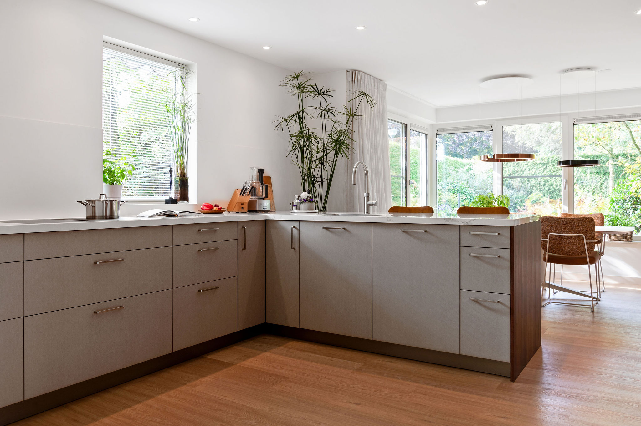 bm alux champagne met noten en Blanc Elysee blad, foto 2