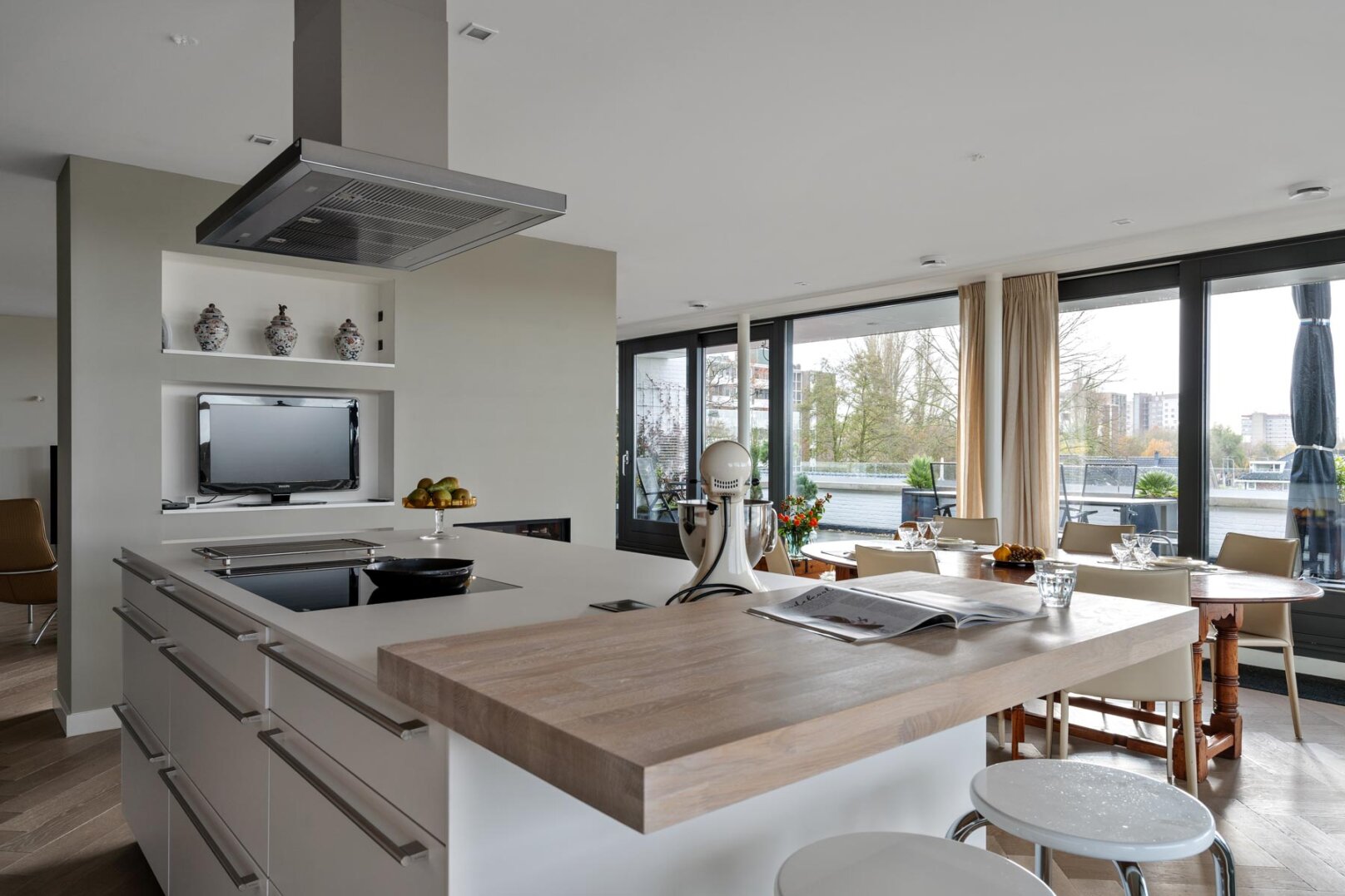 exclusieve bulthaup keuken met zitbar en donker alumium, foto 3