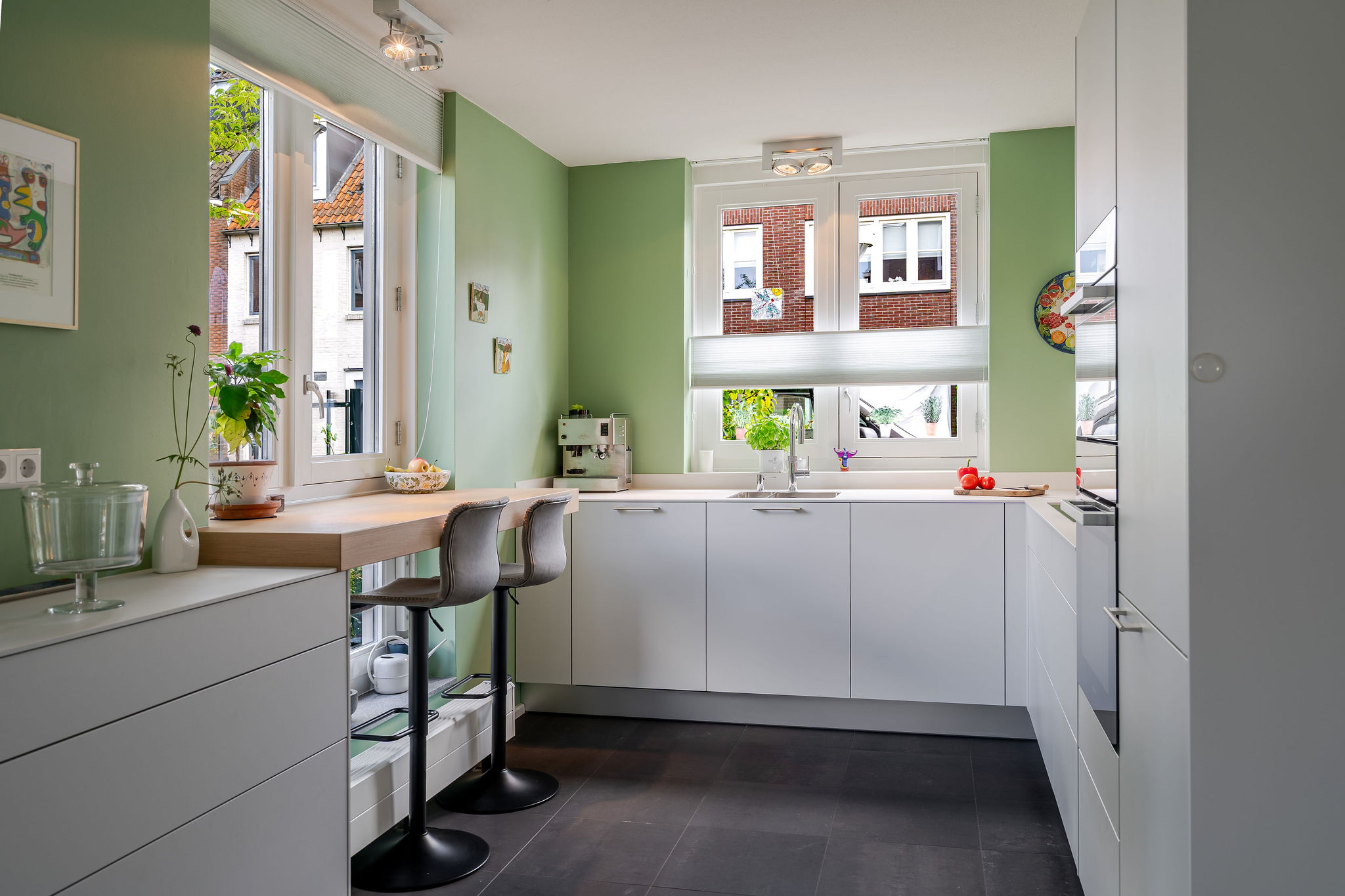 creatieve keuken met barblad voor raam kaolin U-opstelling met eiken barblad, foto 3