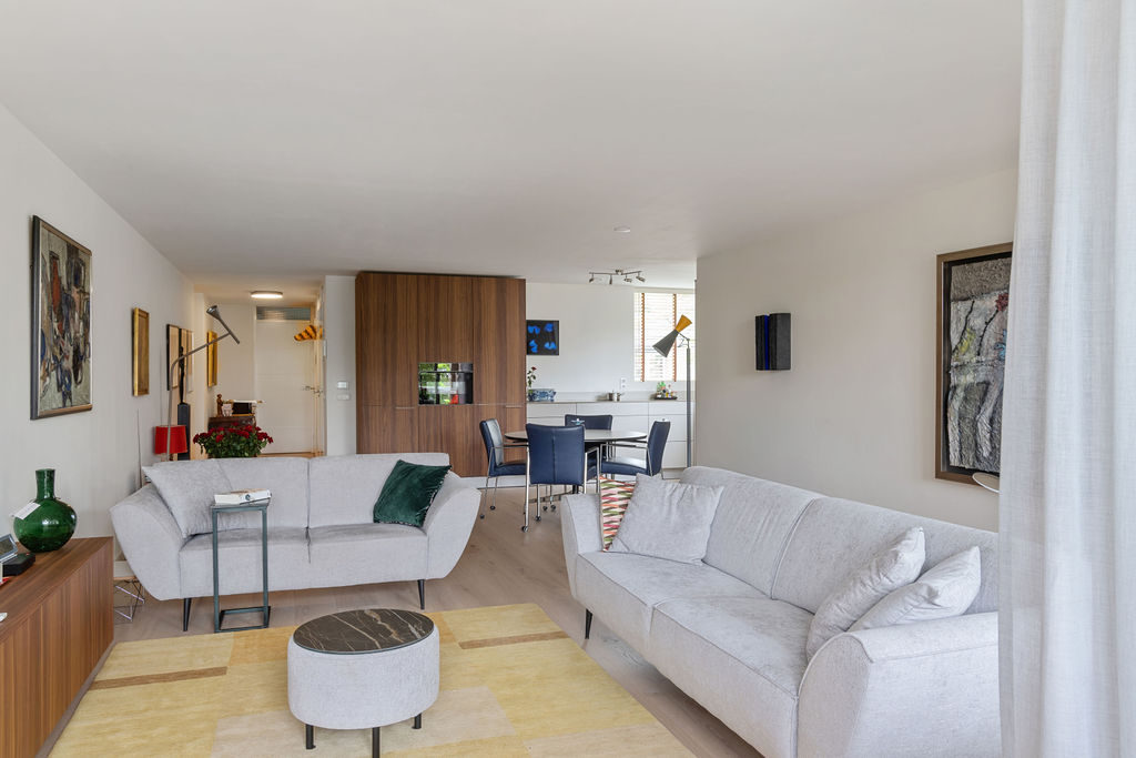 luxe maatwerk keuken met noten en kiezel en bulthaup tv meubel, foto 3