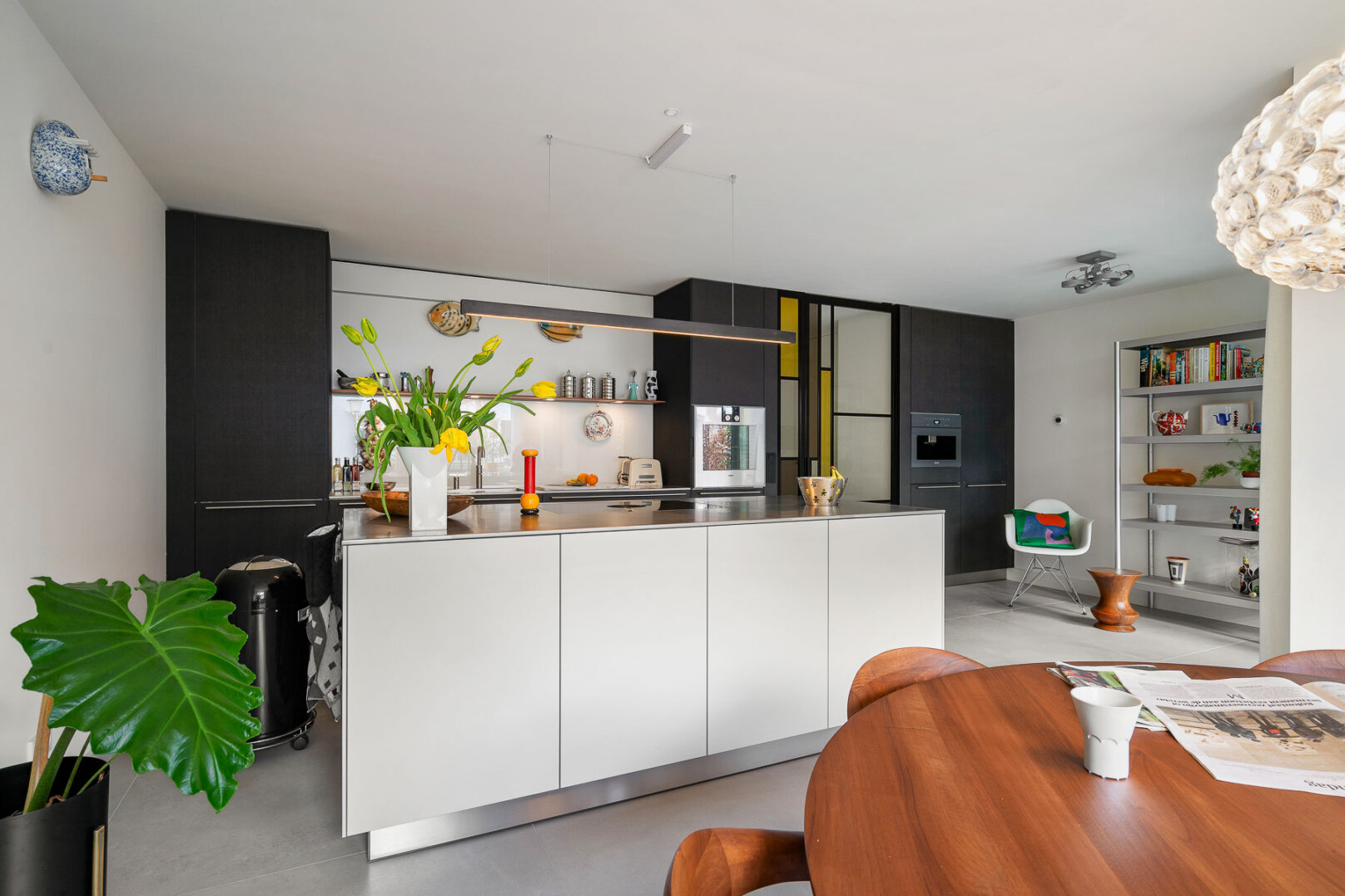 high-end bulthaup keuken zwart eiken met kaolin en rvs blad, foto 3