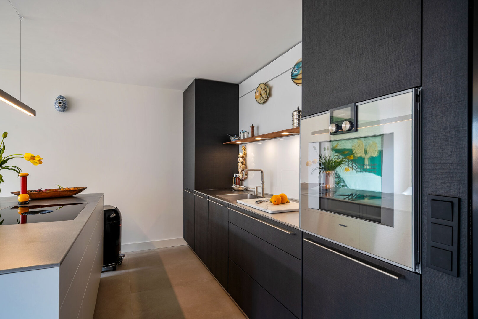 high-end bulthaup keuken zwart eiken met kaolin en rvs blad, foto 2