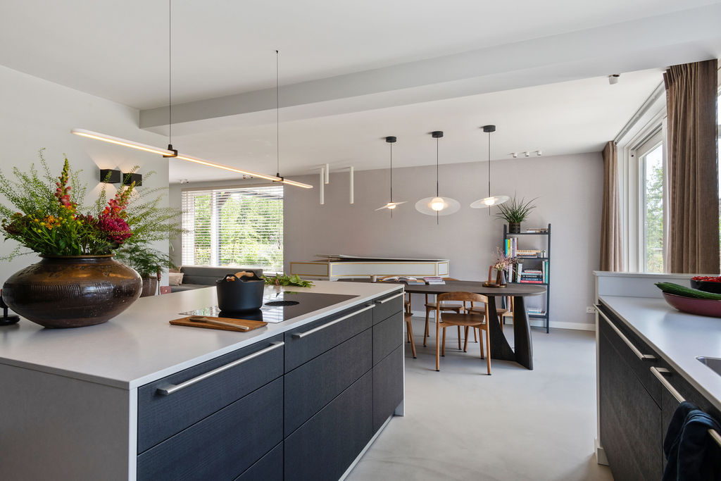 exclusieve design keuken in zwart eiken met marmer blad, foto 3