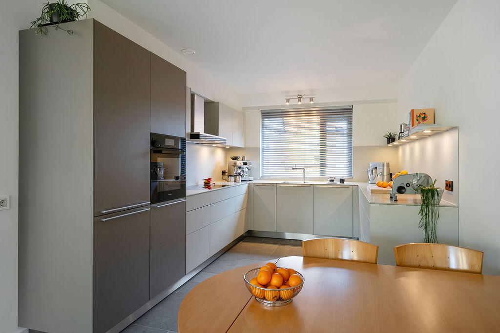 bulthaup u-keuken flint met kiezel en bokmerk achterwand, foto 2