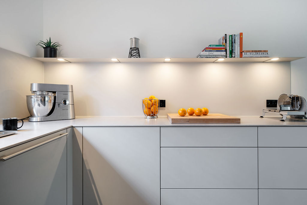 bulthaup u-keuken flint met kiezel en bokmerk achterwand, foto 4